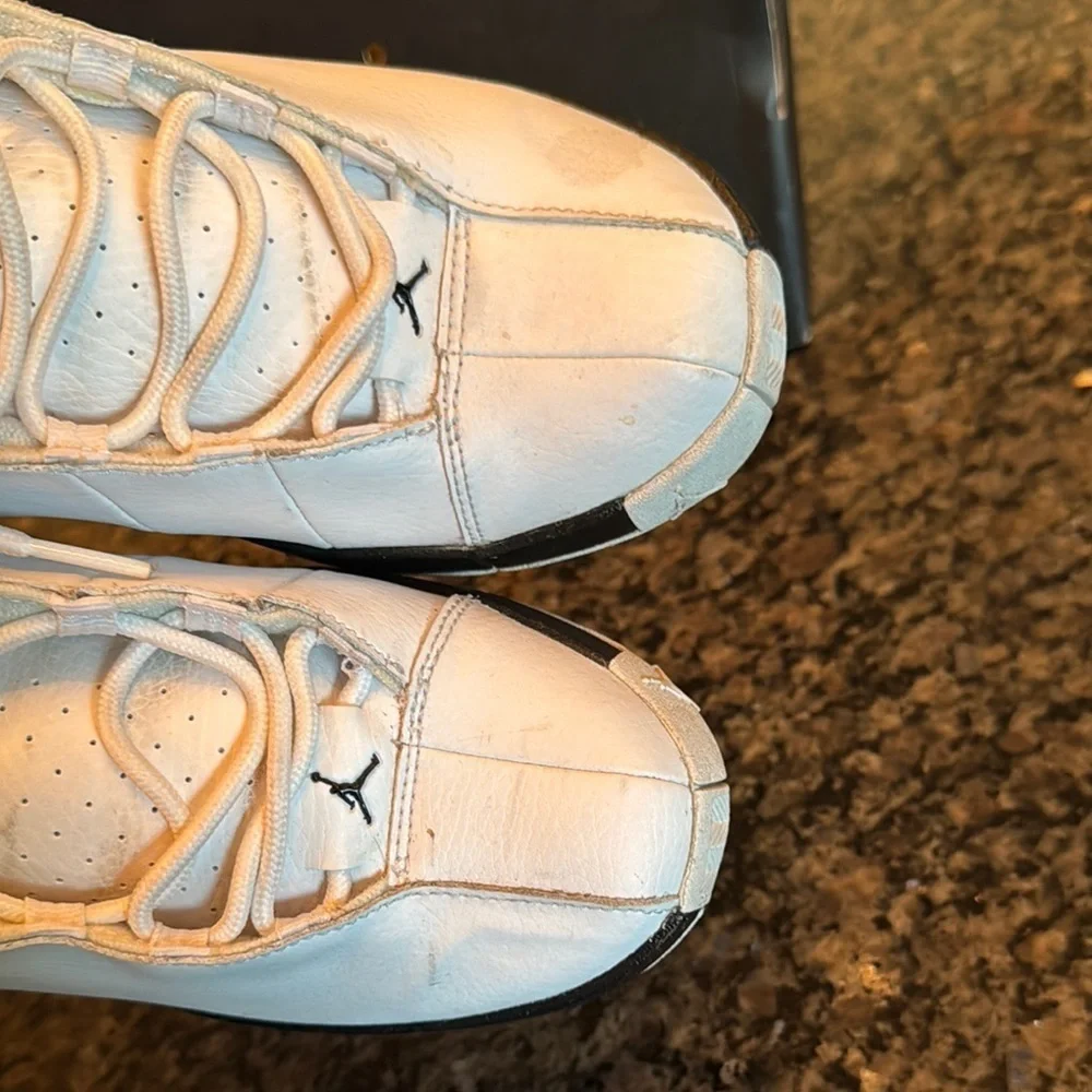 Jordan team Elite 2 Lo White and Black Sneakers Classic Design EUC